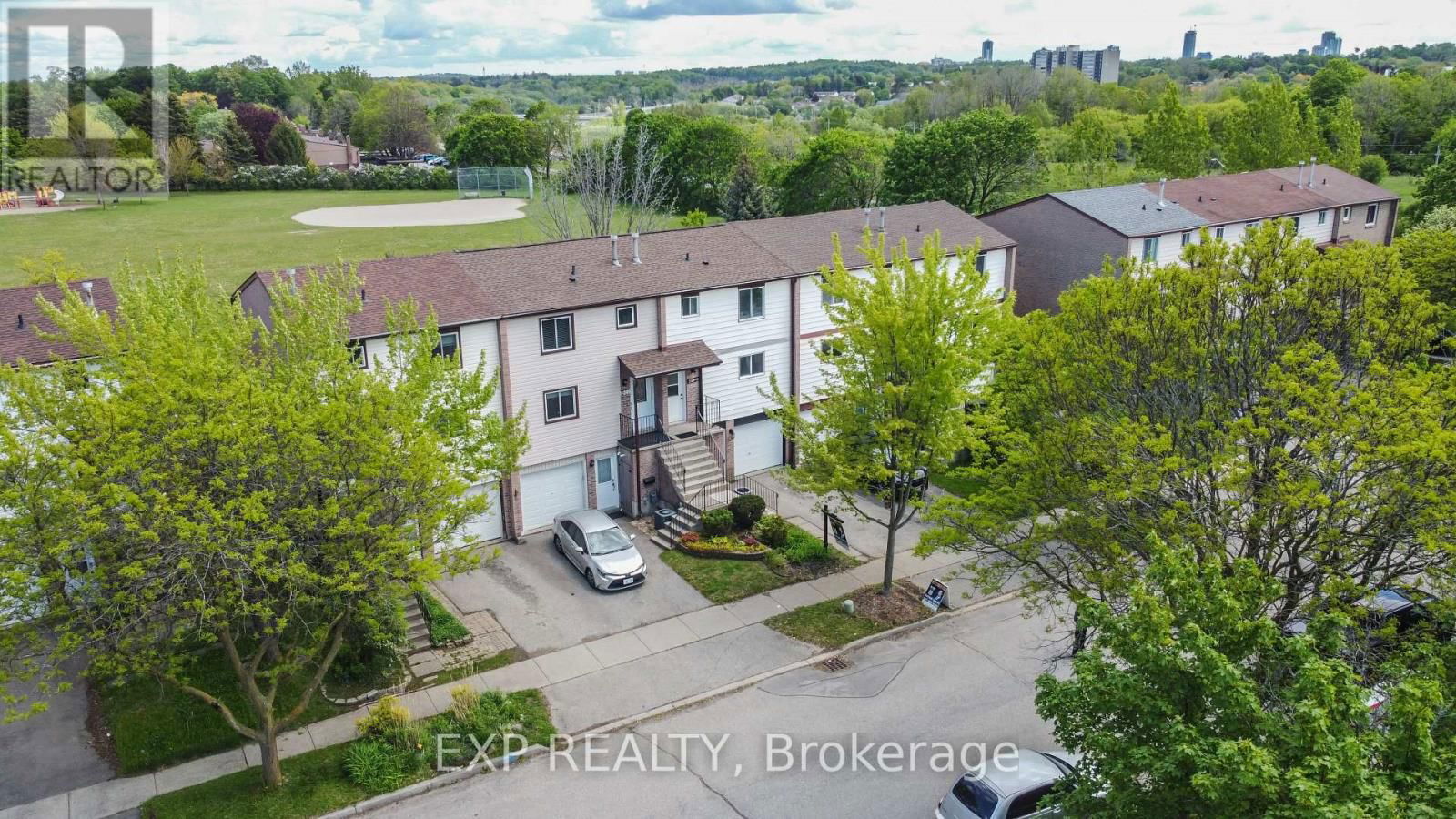 3 - 249 CAMELOT COURT Image 5