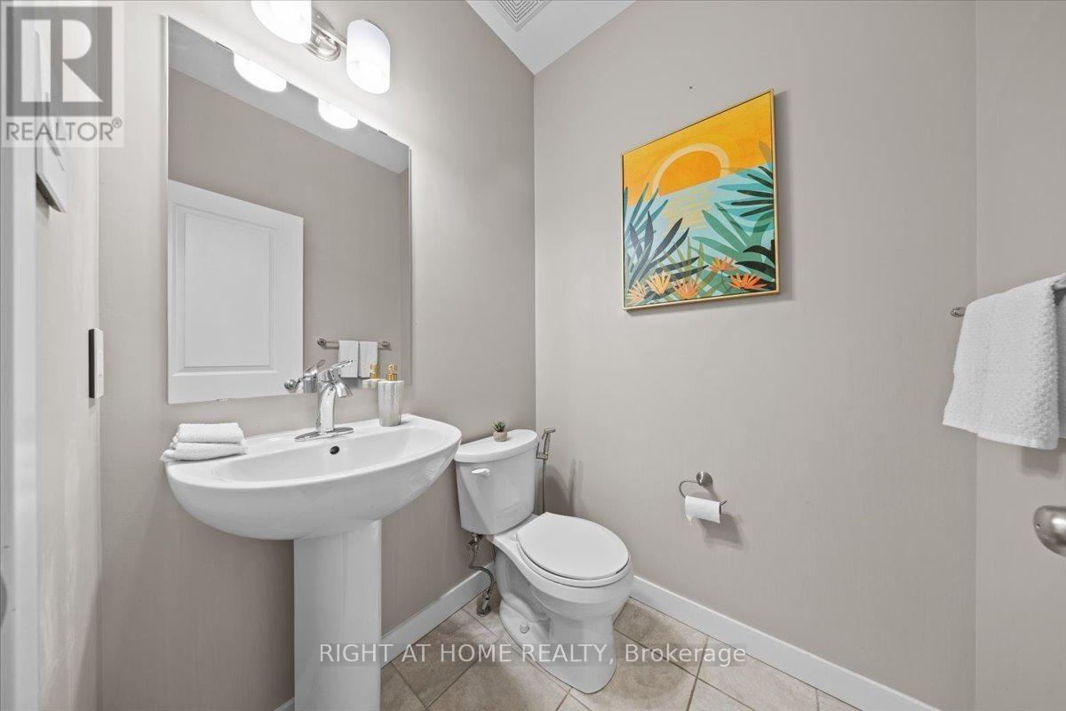 319 OXER PLACE Image 26