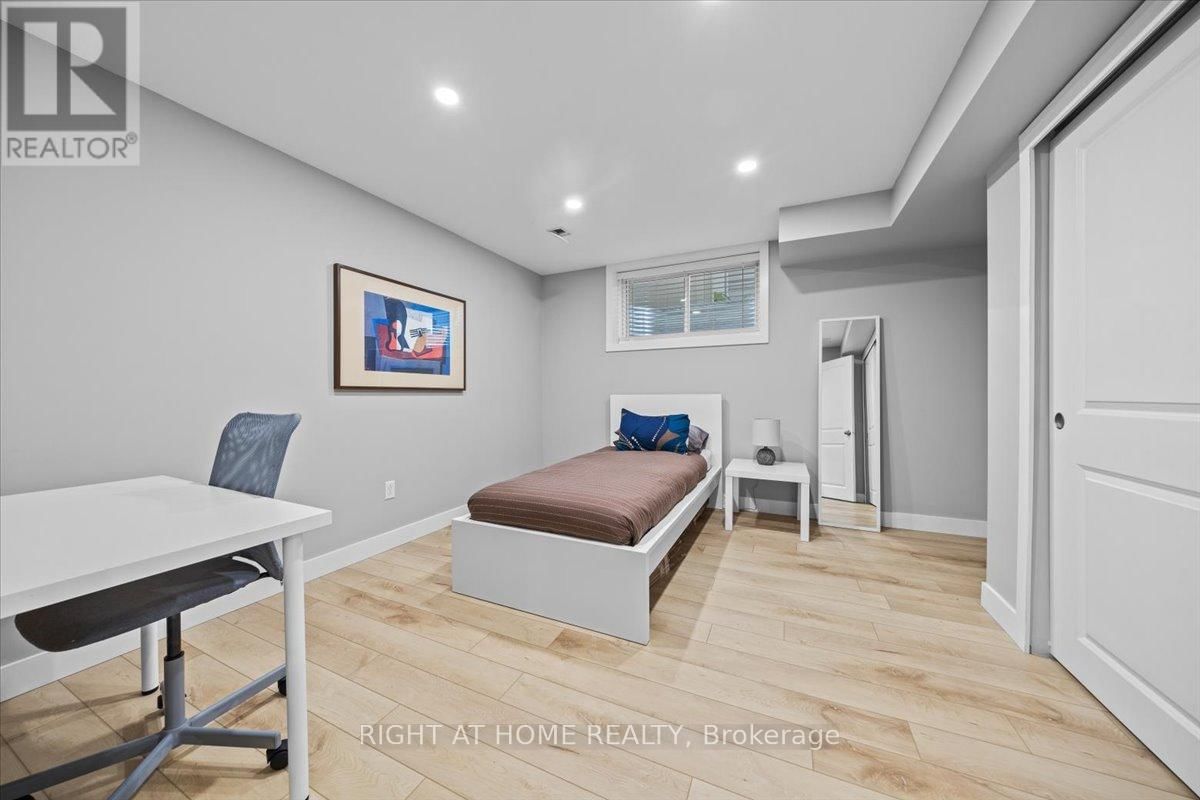 319 OXER PLACE Image 29