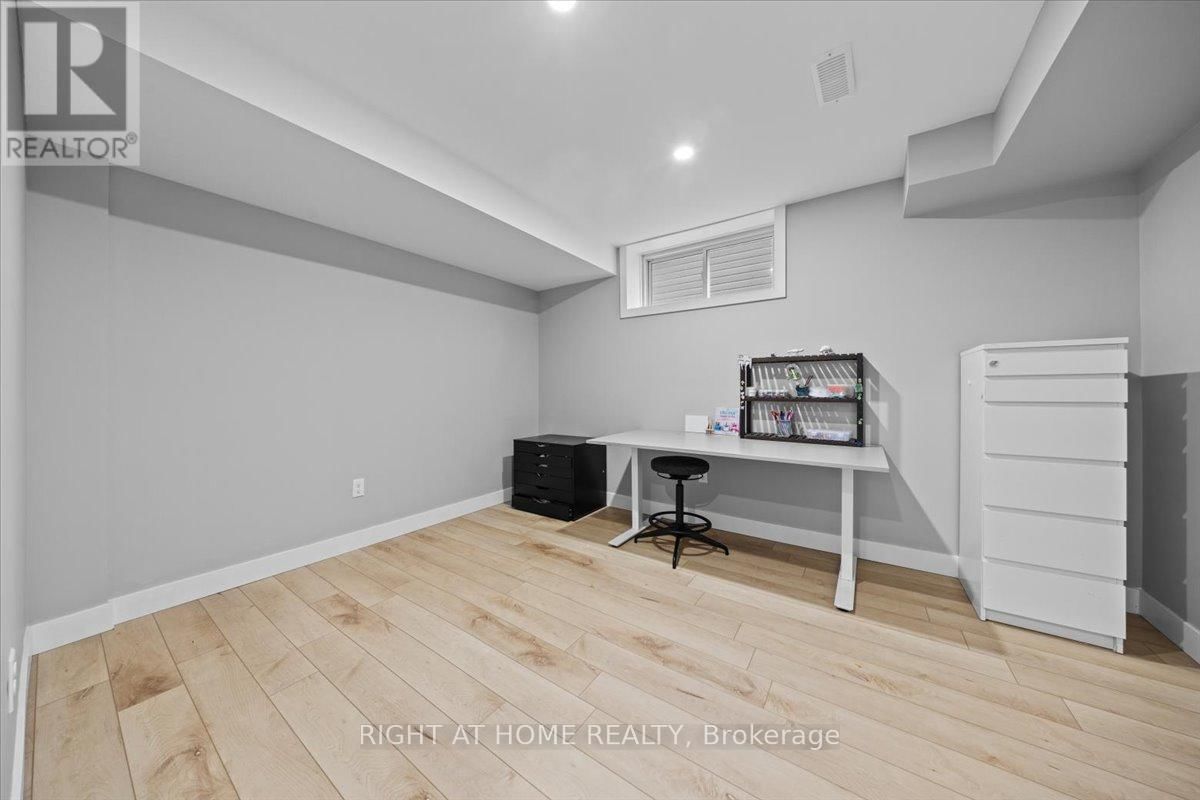 319 OXER PLACE Image 30