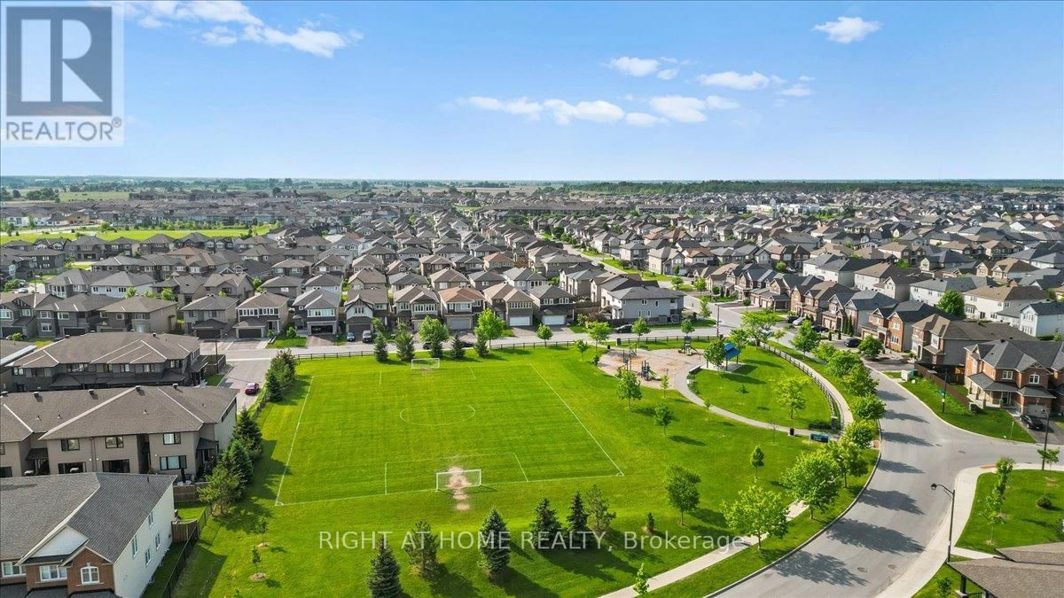 319 OXER PLACE Image 33