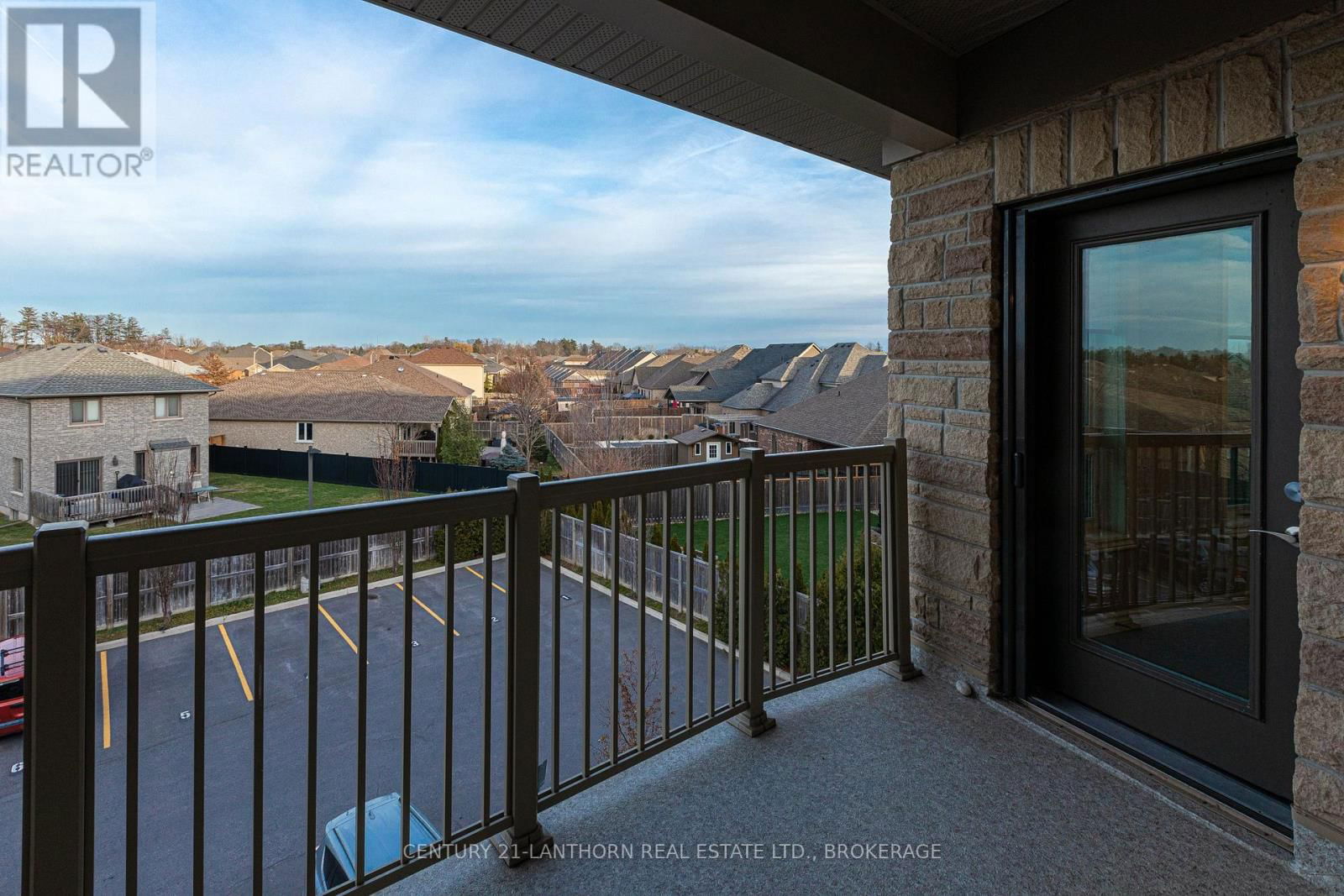 307 - 740 AUGUSTA DRIVE Image 9