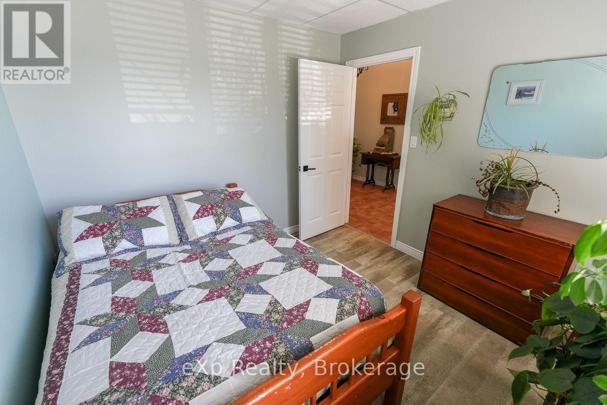 149 MALLORY BEACH ROAD Image 17