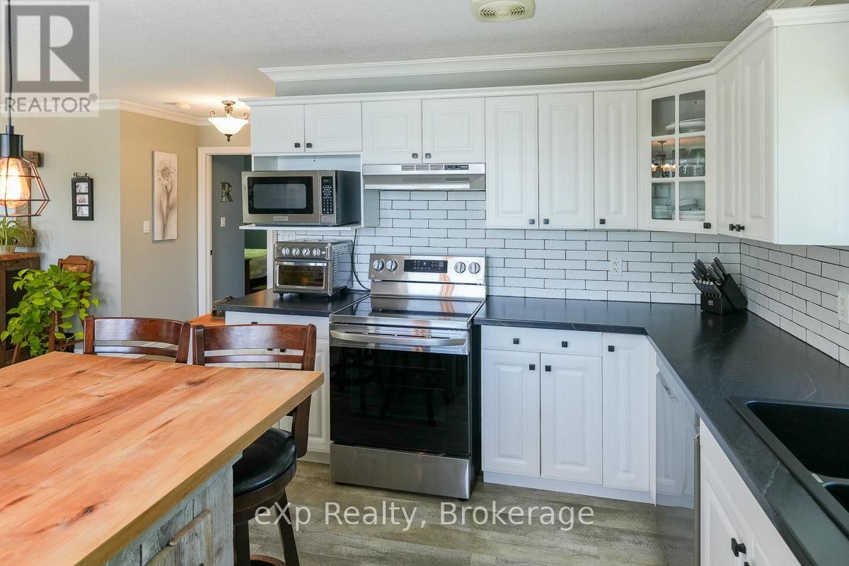 149 MALLORY BEACH ROAD Image 24