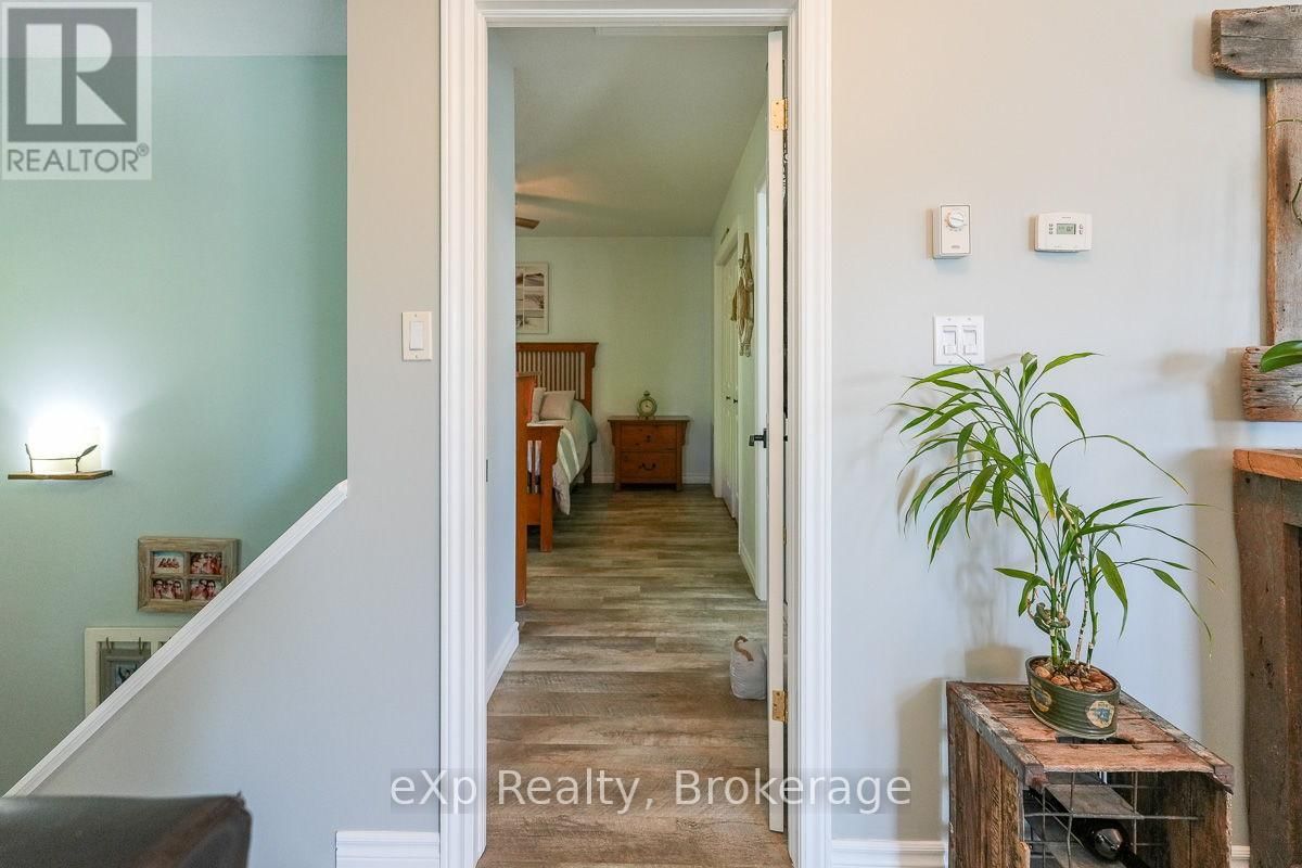 149 MALLORY BEACH ROAD Image 31