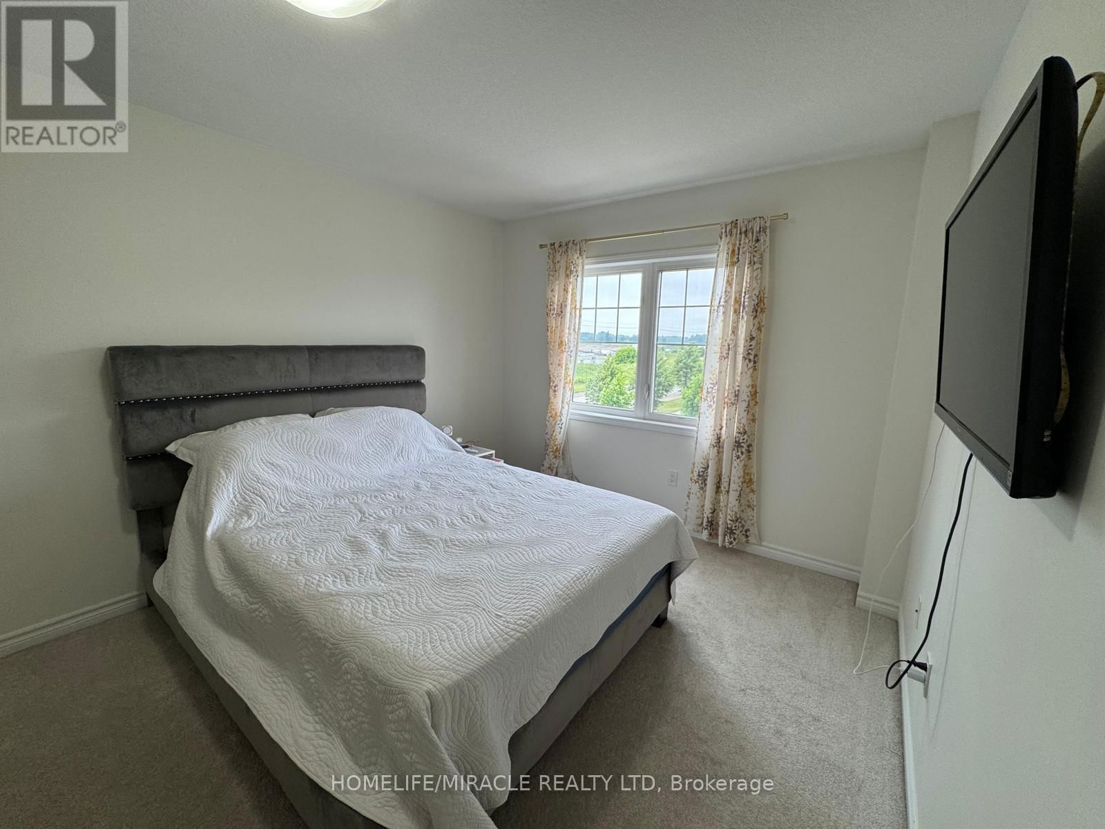36 OUTLOOK TERRACE Image 11