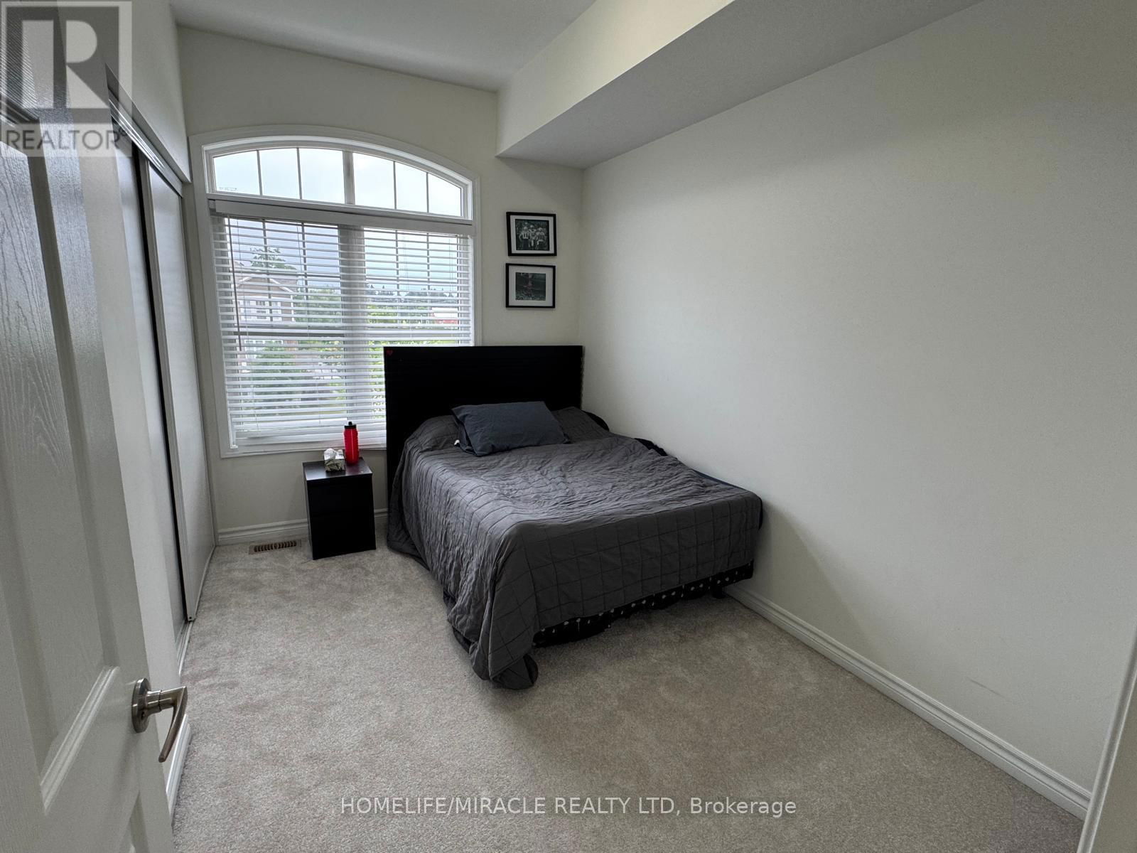 36 OUTLOOK TERRACE Image 12
