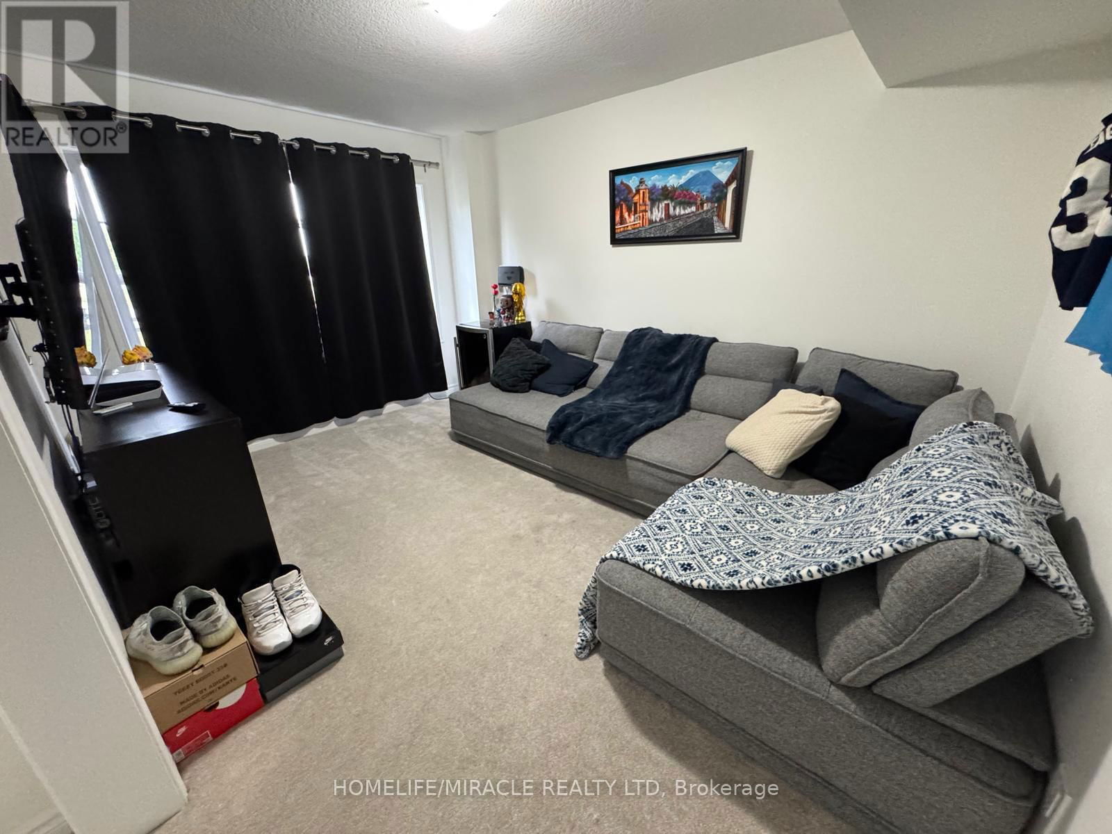 36 OUTLOOK TERRACE Image 4