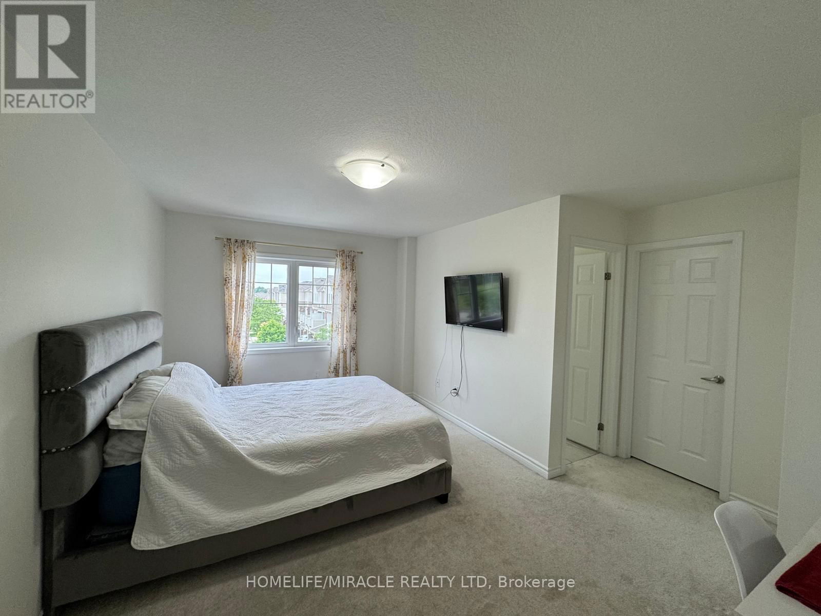 36 OUTLOOK TERRACE Image 9