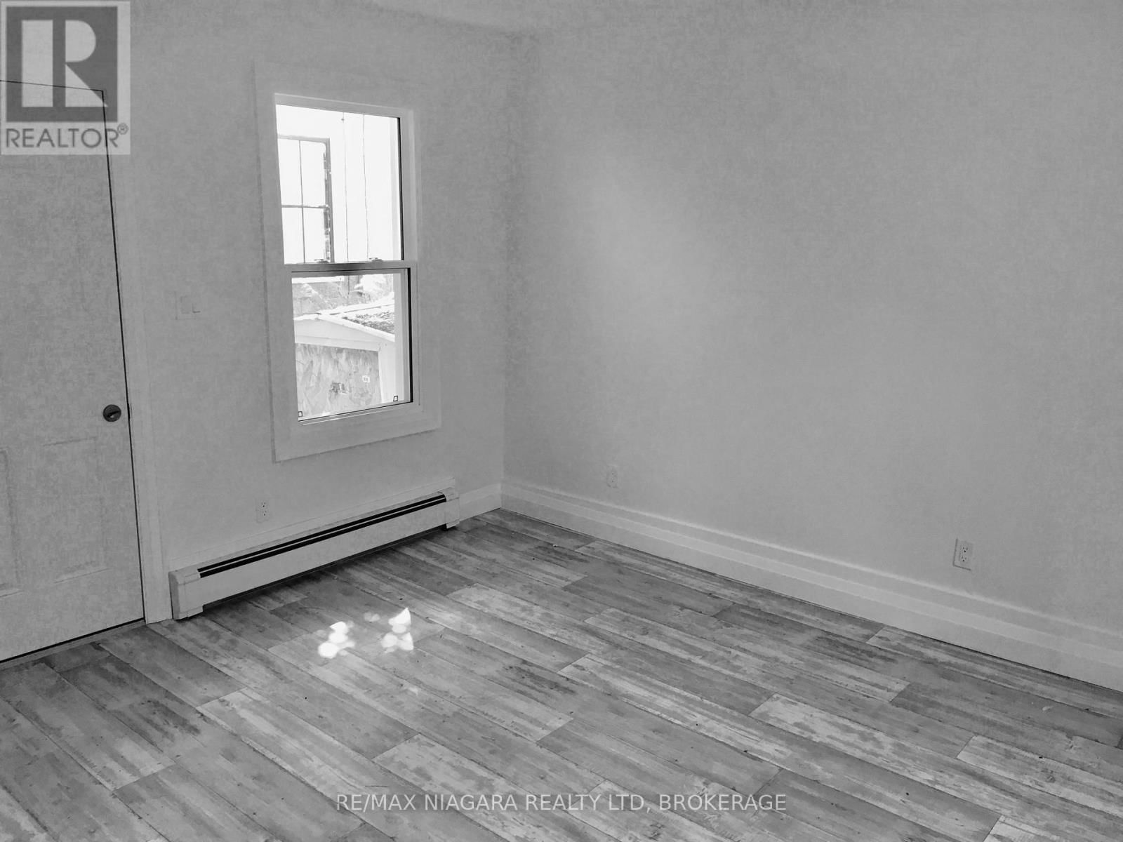 Rear Unit - 163 WELLAND AVENUE Image 11