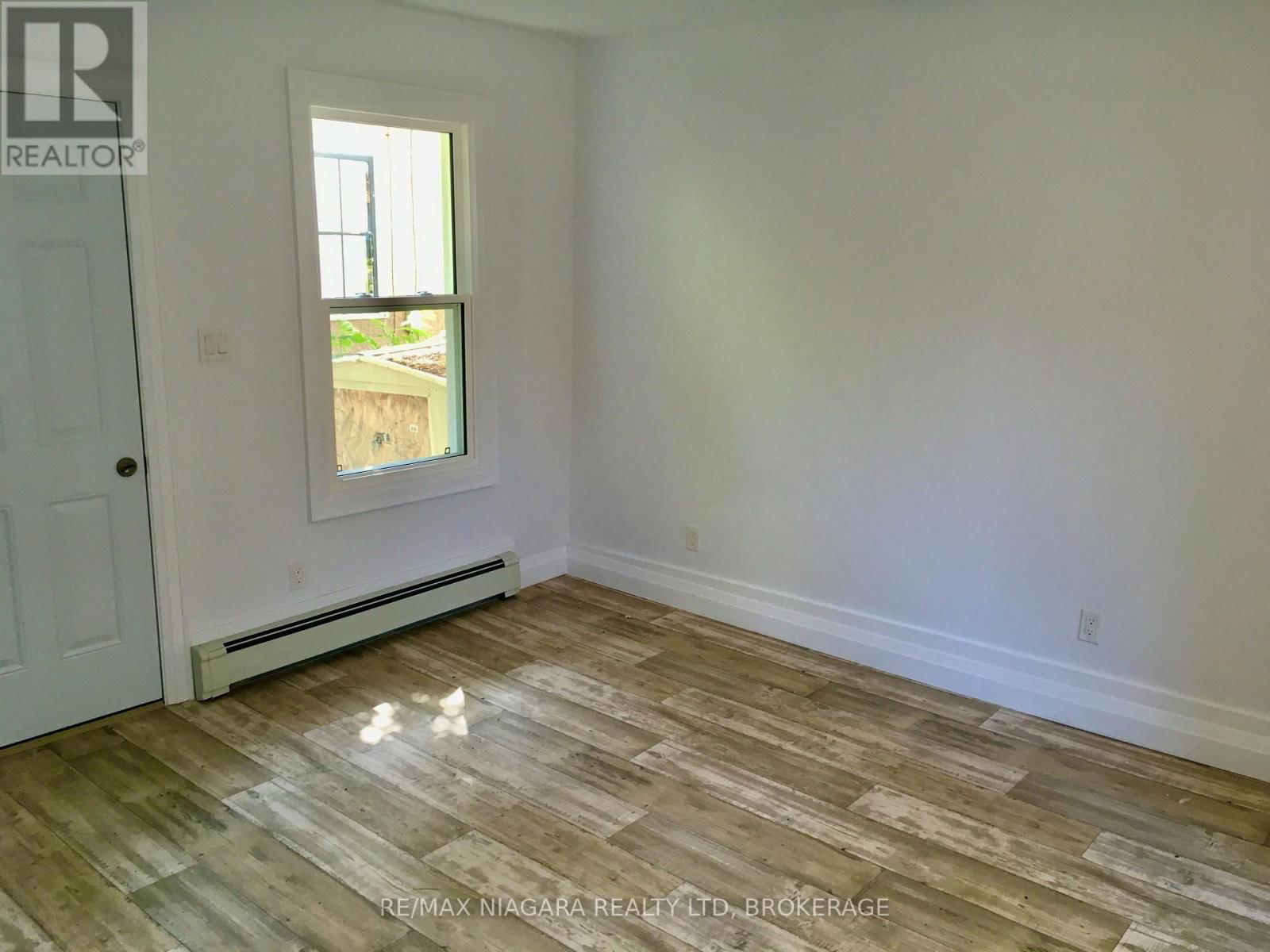 Rear Unit - 163 WELLAND AVENUE Image 3