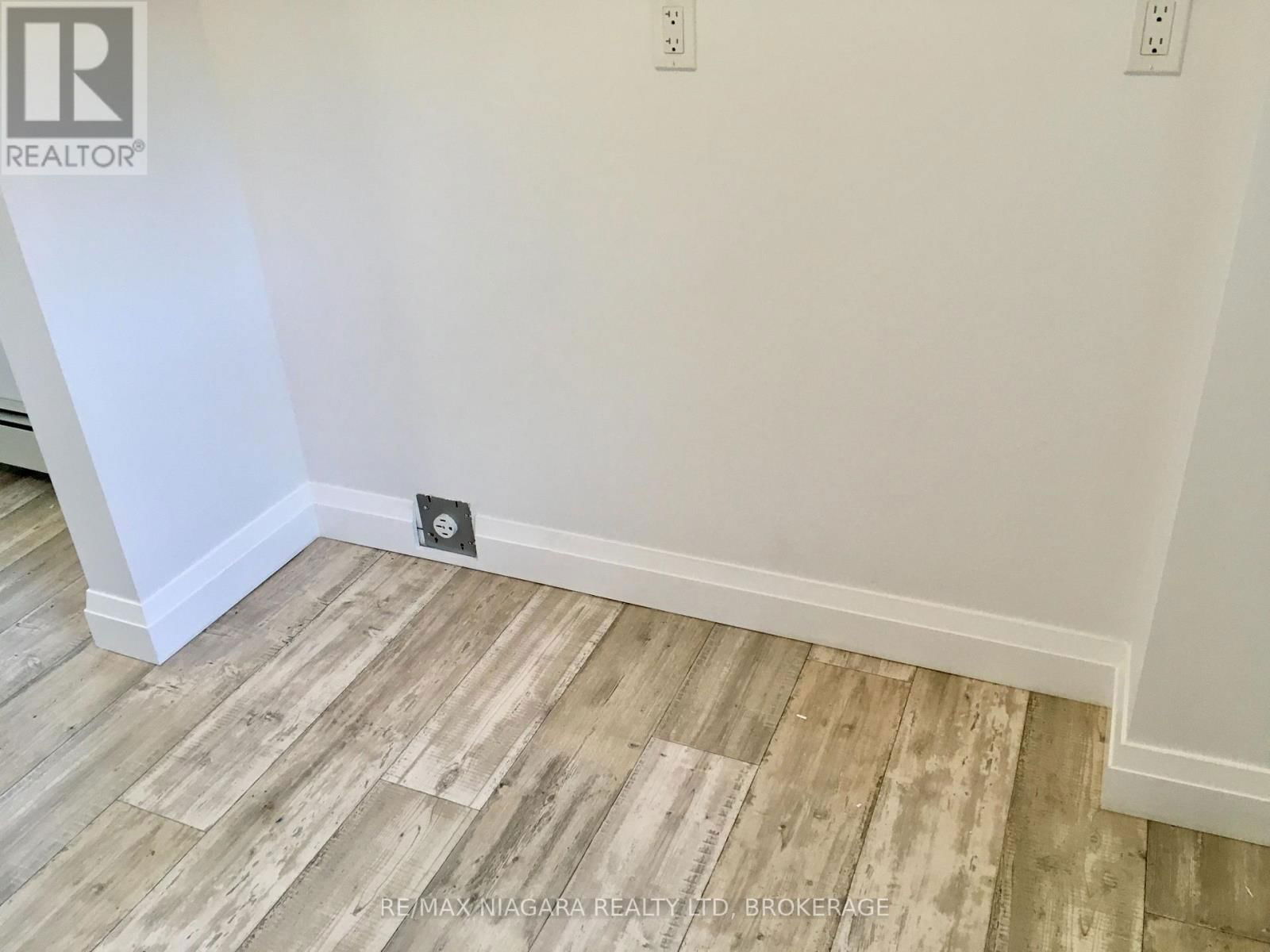Rear Unit - 163 WELLAND AVENUE Image 7