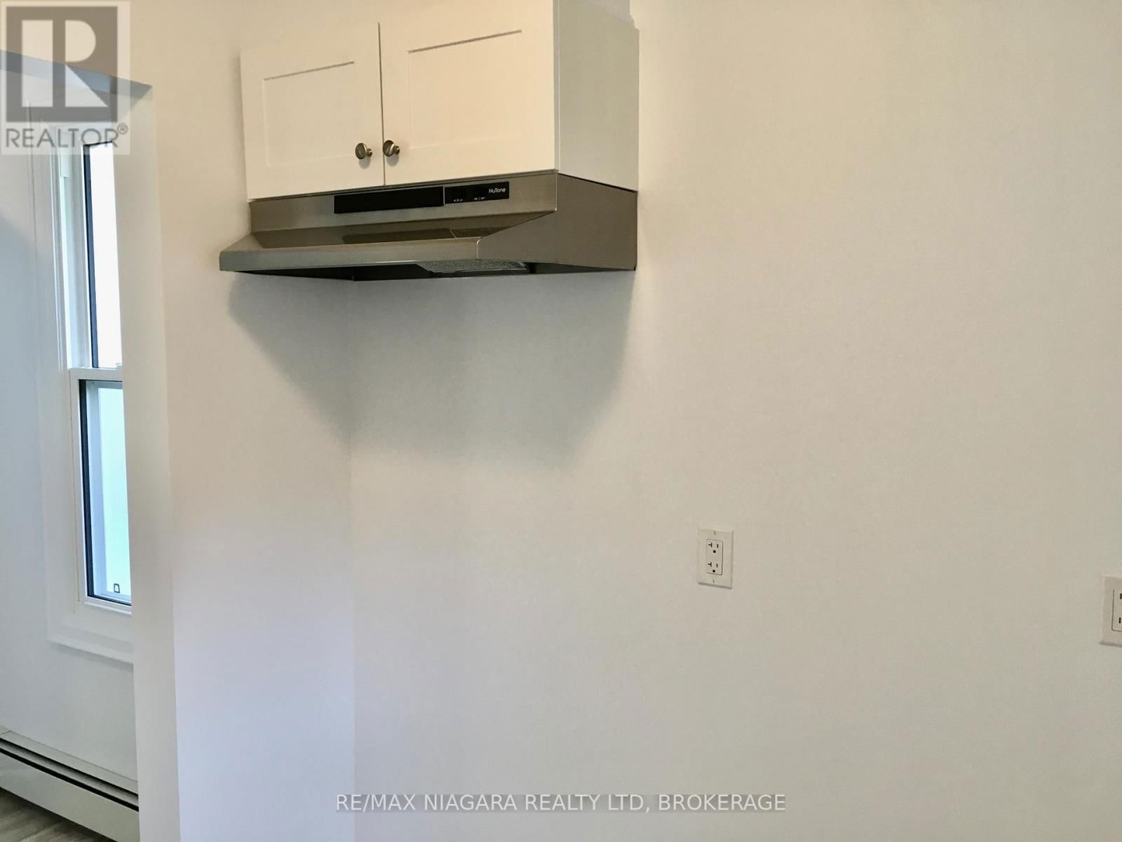 Rear Unit - 163 WELLAND AVENUE Image 8