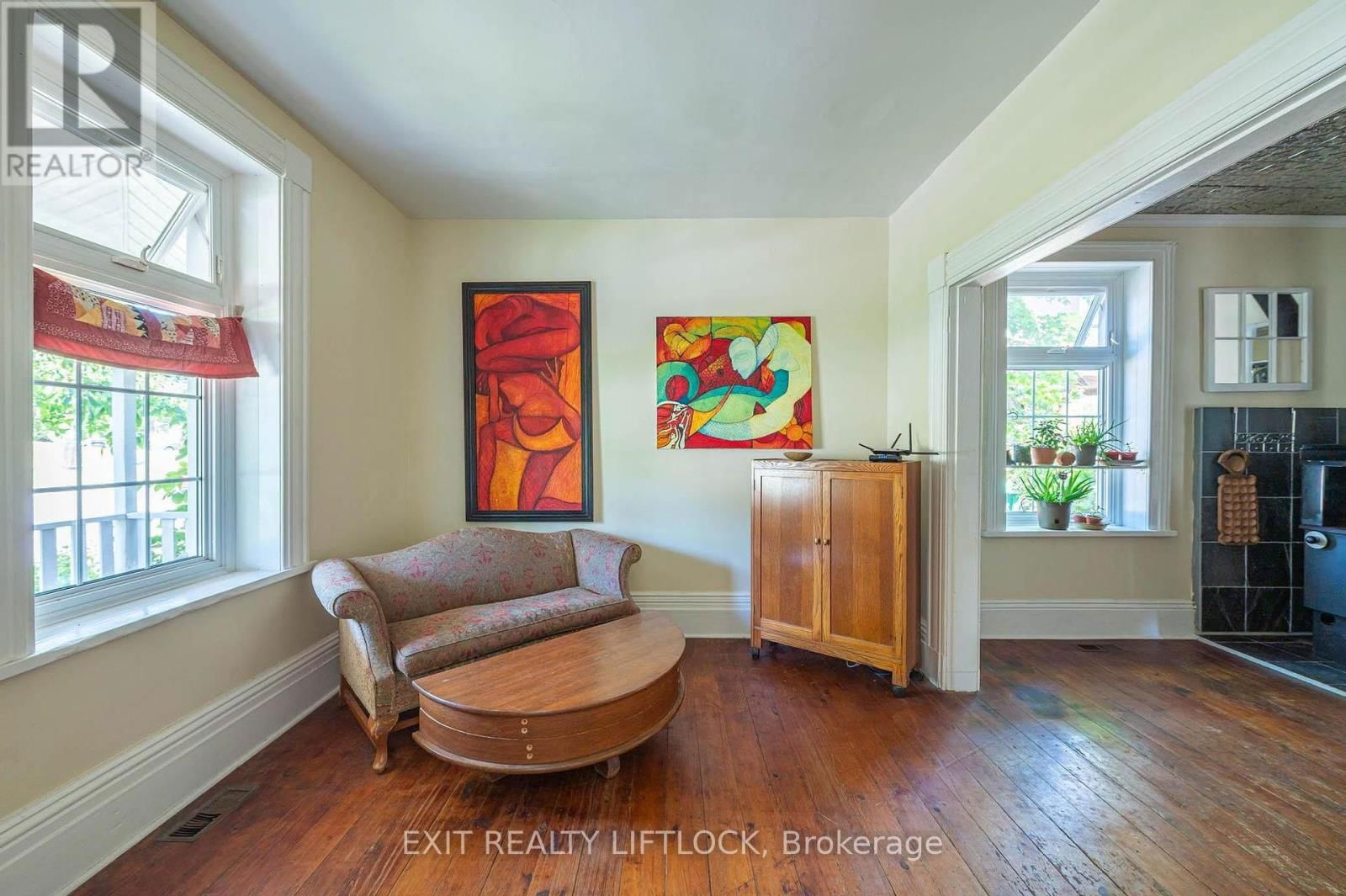 352 MARK STREET Image 10