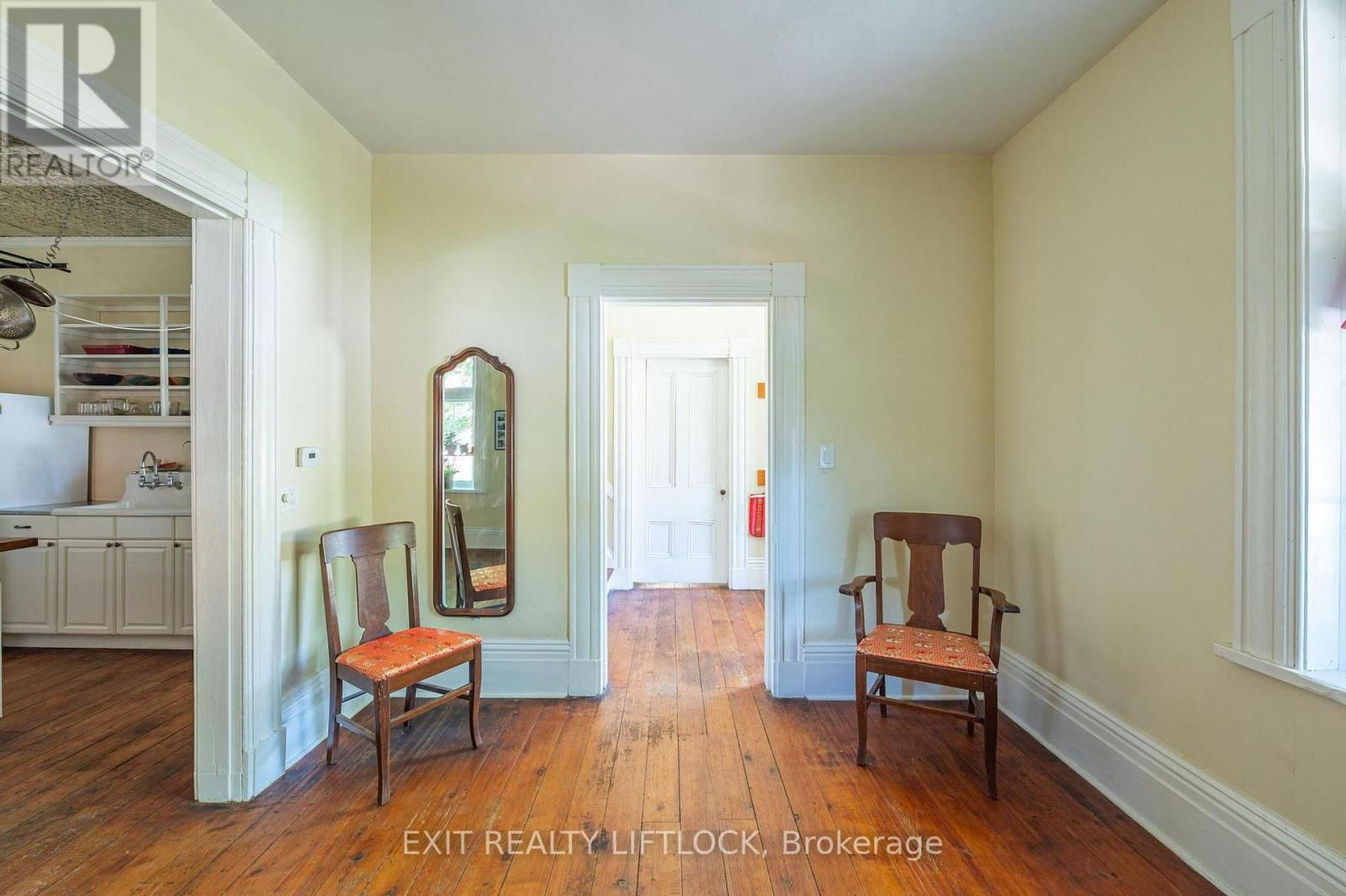 352 MARK STREET Image 12