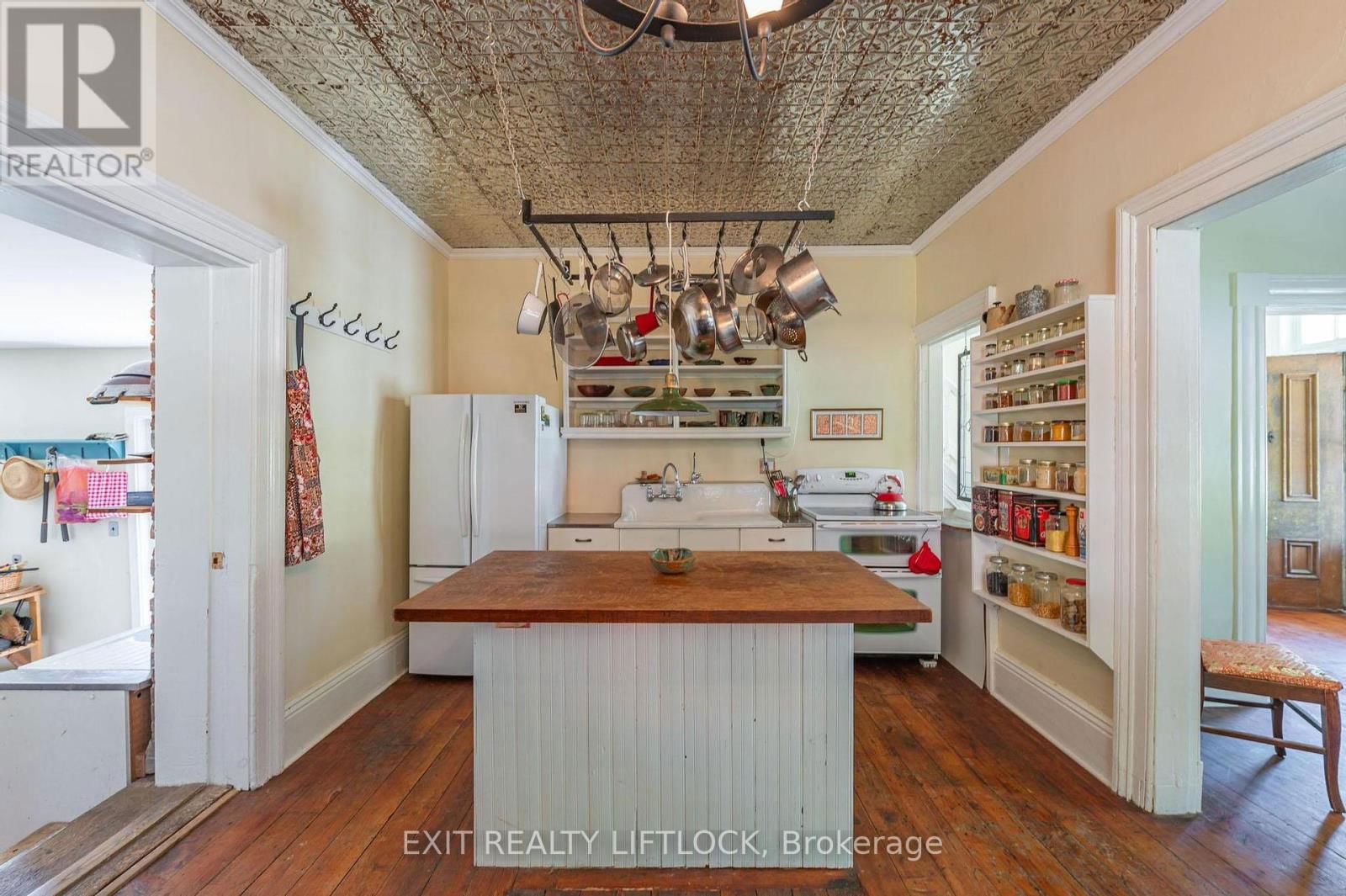 352 MARK STREET Image 14