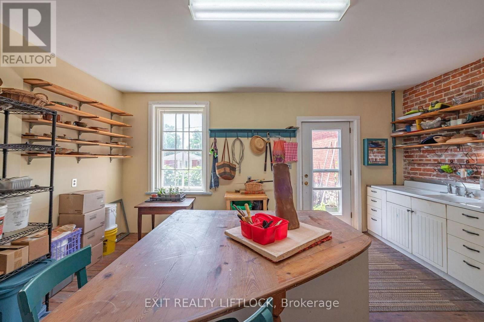 352 MARK STREET Image 22