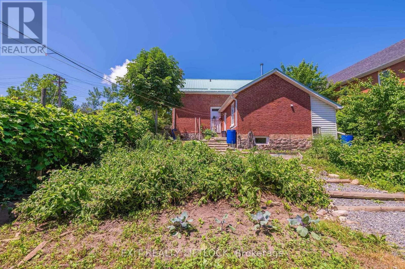 352 MARK STREET Image 25