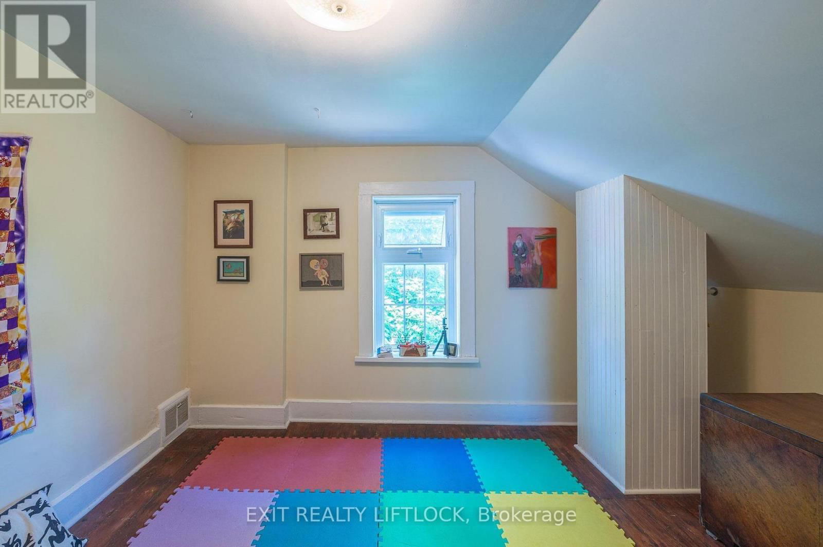 352 MARK STREET Image 32
