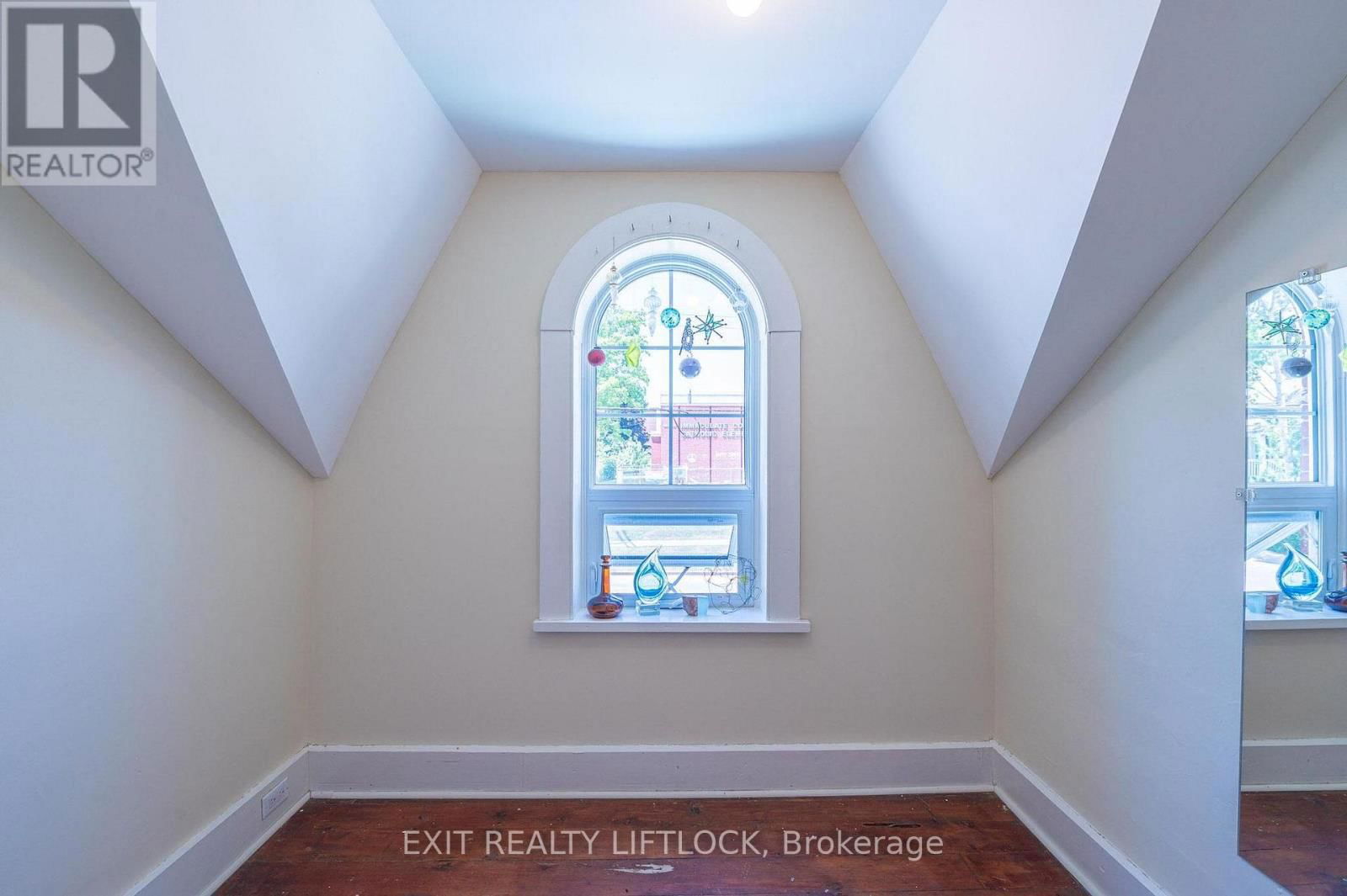 352 MARK STREET Image 35