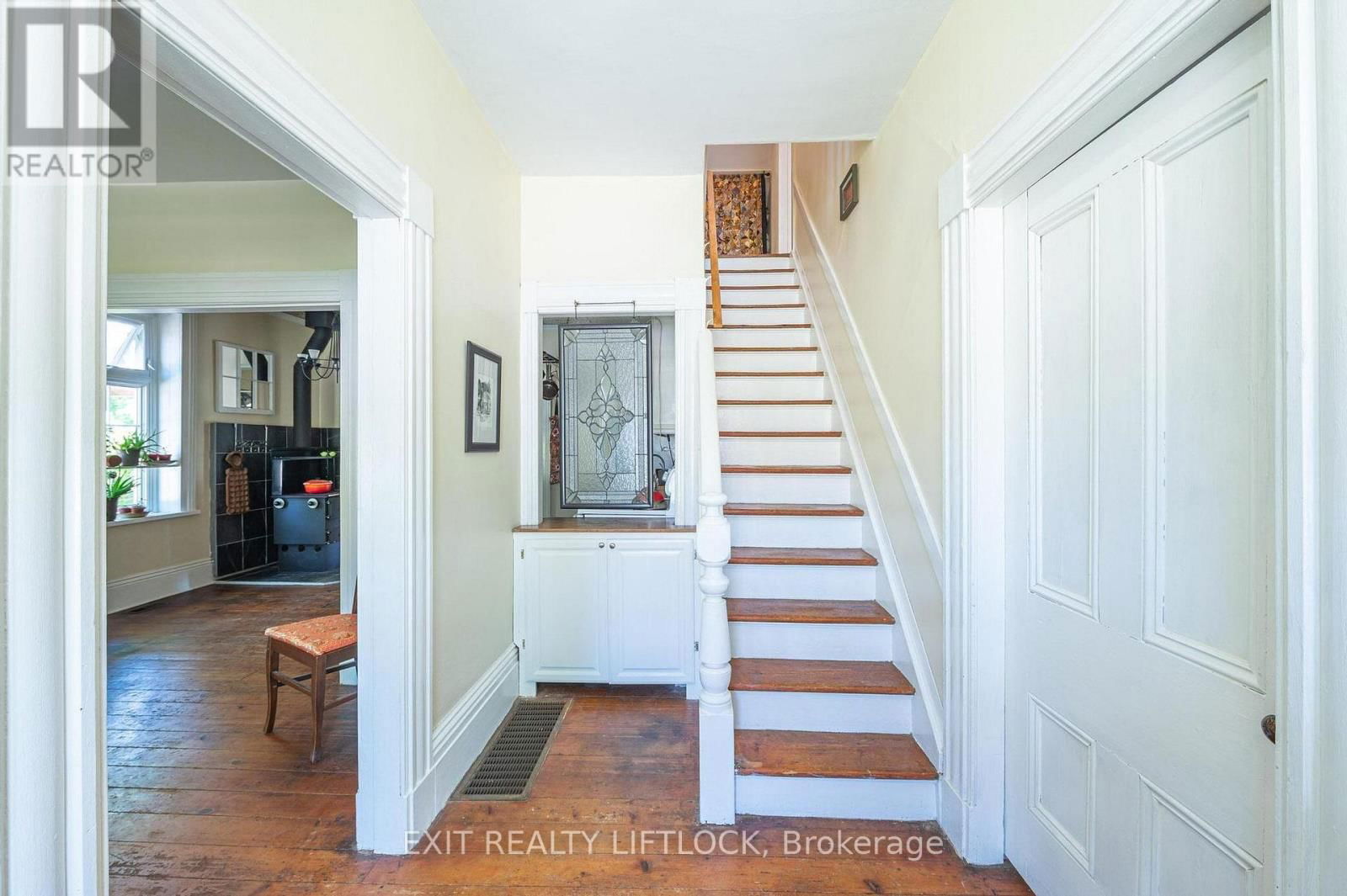352 MARK STREET Image 9