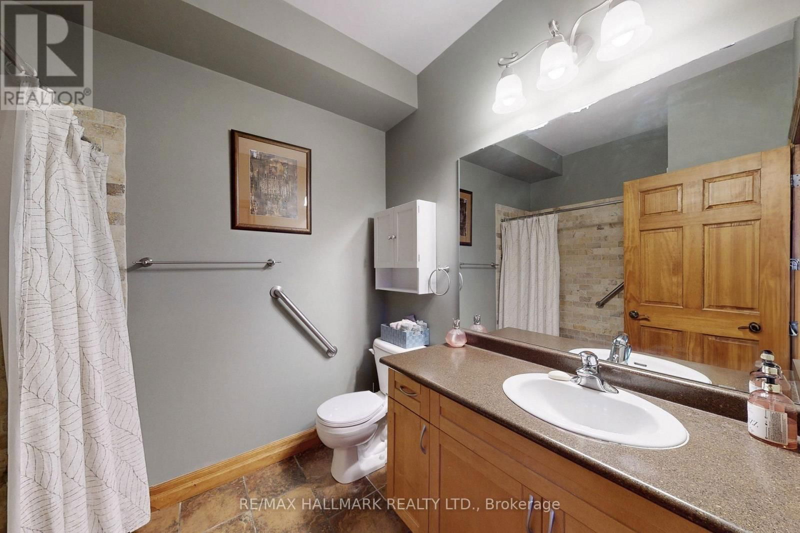 2 - 228 BLUESKI GEORGE CRESCENT Image 15
