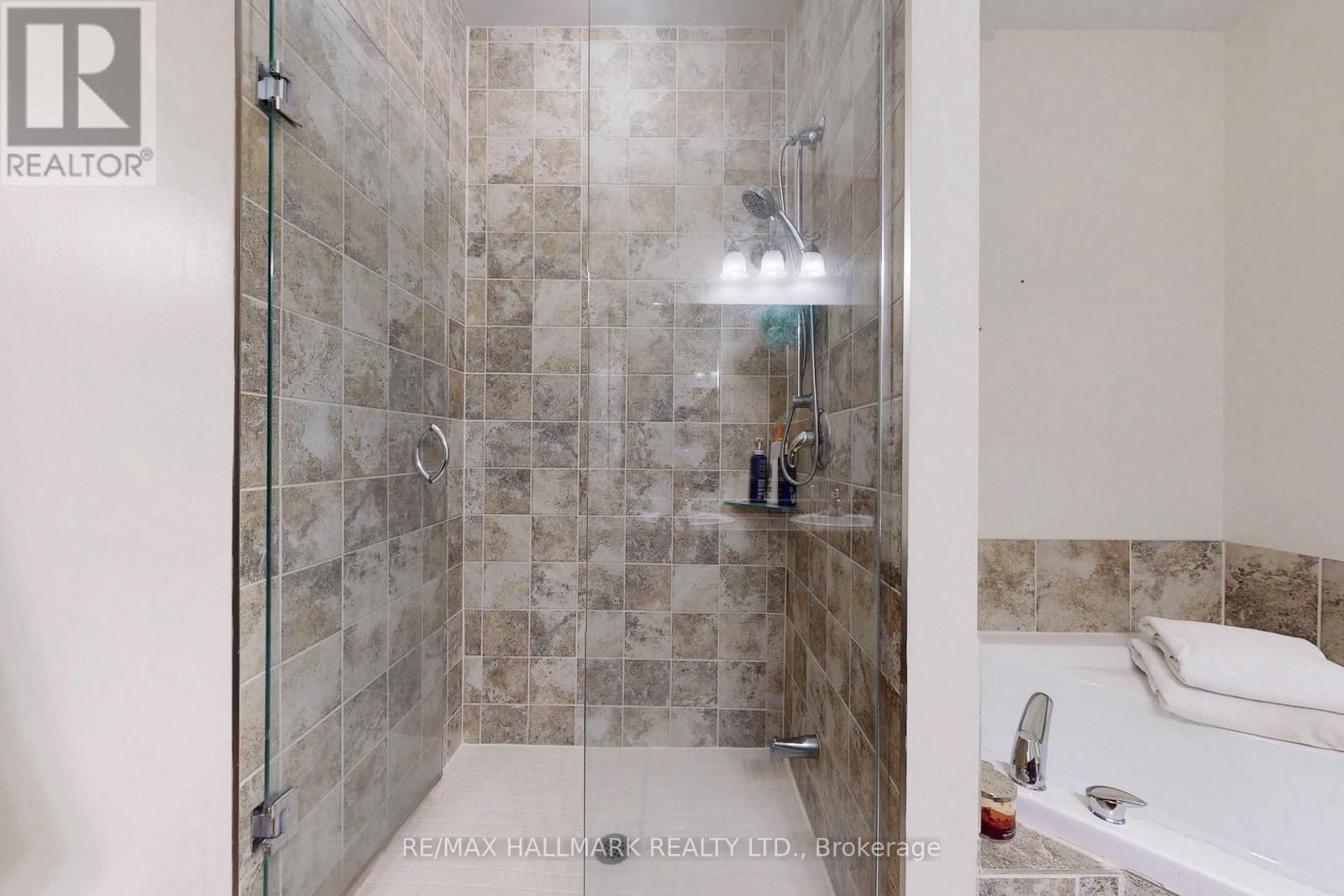 2 - 228 BLUESKI GEORGE CRESCENT Image 24