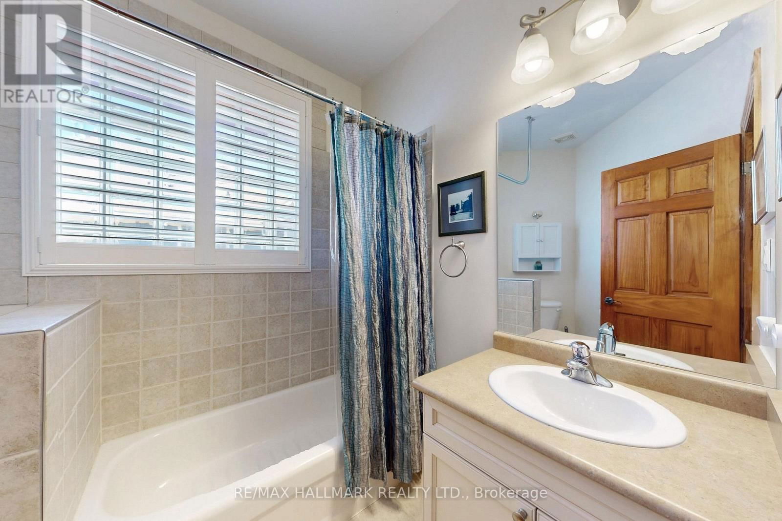 2 - 228 BLUESKI GEORGE CRESCENT Image 30