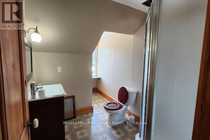 382 8TH STREET EAST Image 16