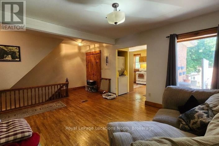 382 8TH STREET EAST Image 7