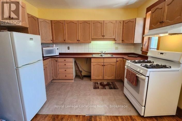 382 8TH STREET EAST Image 9