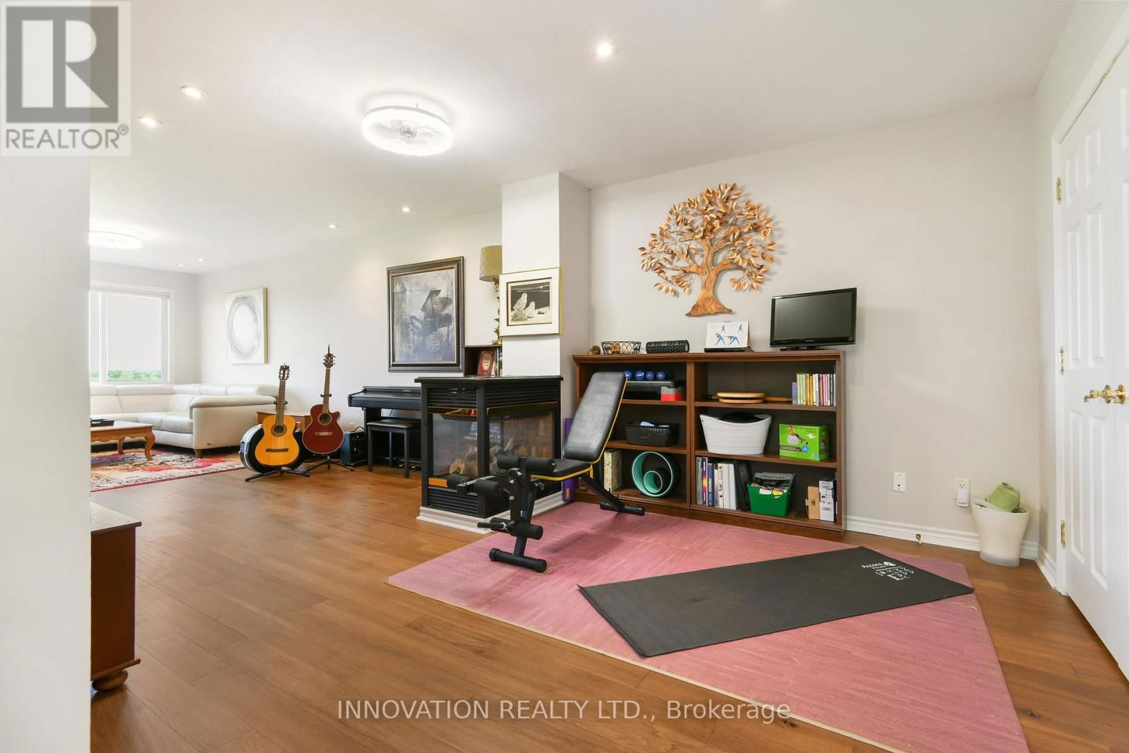 2C - 150 ROBSON COURT Image 37