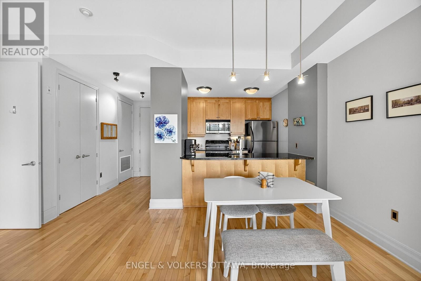 404 - 420 BERKLEY AVENUE Image 8