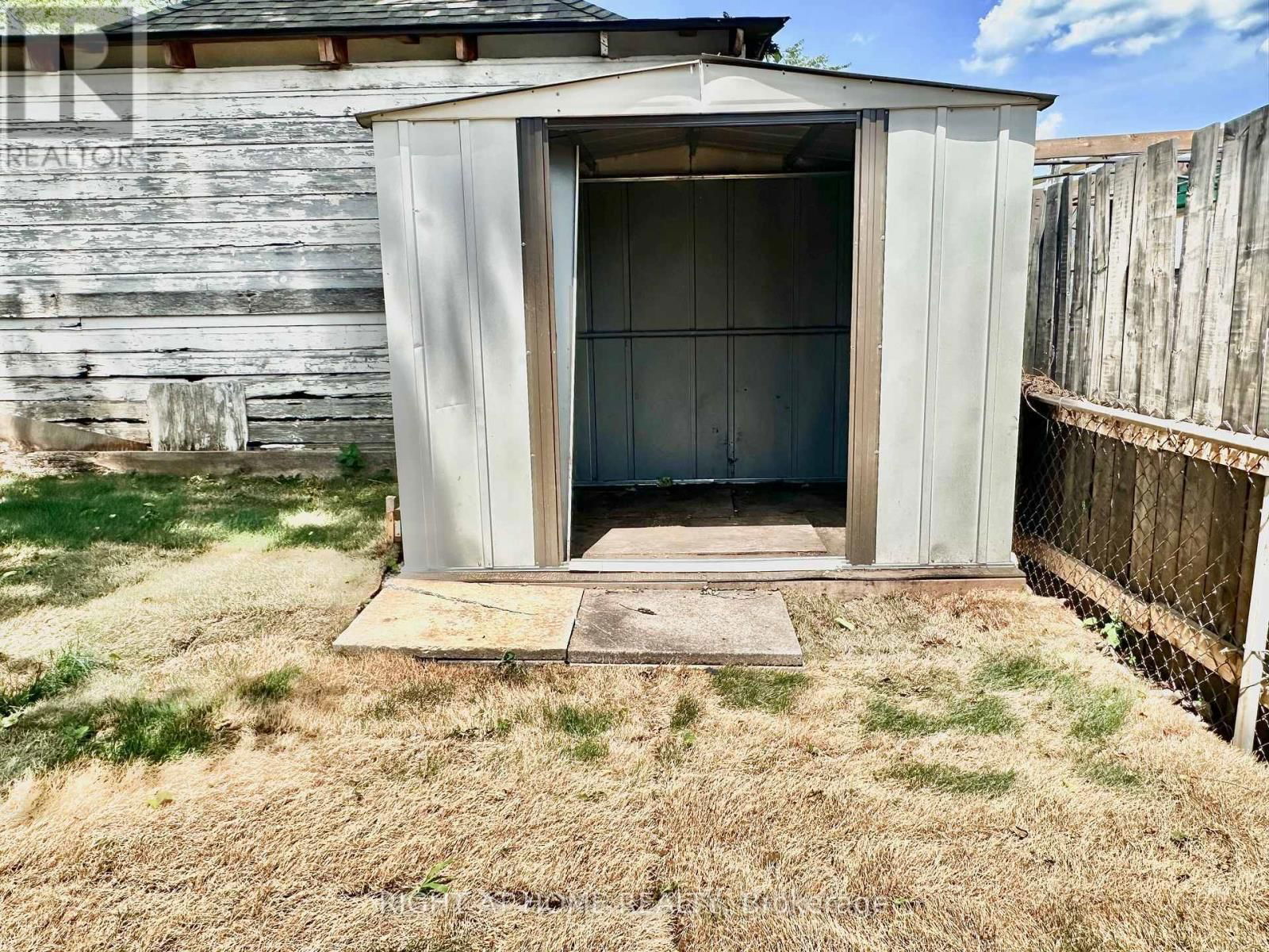 215 ROSEWOOD ROAD Image 31