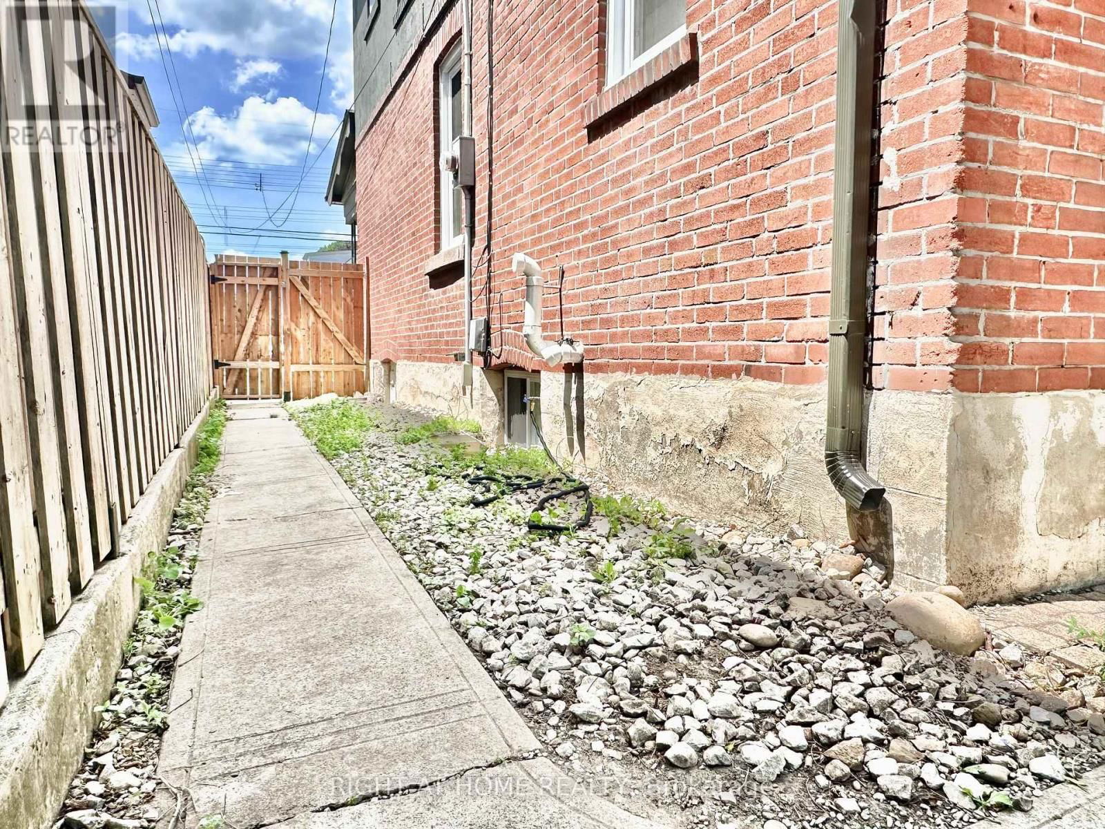 215 ROSEWOOD ROAD Image 33