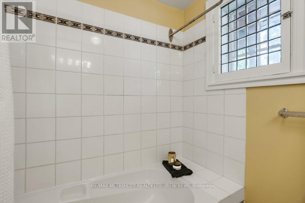 154 QUARRY AVENUE Image 9