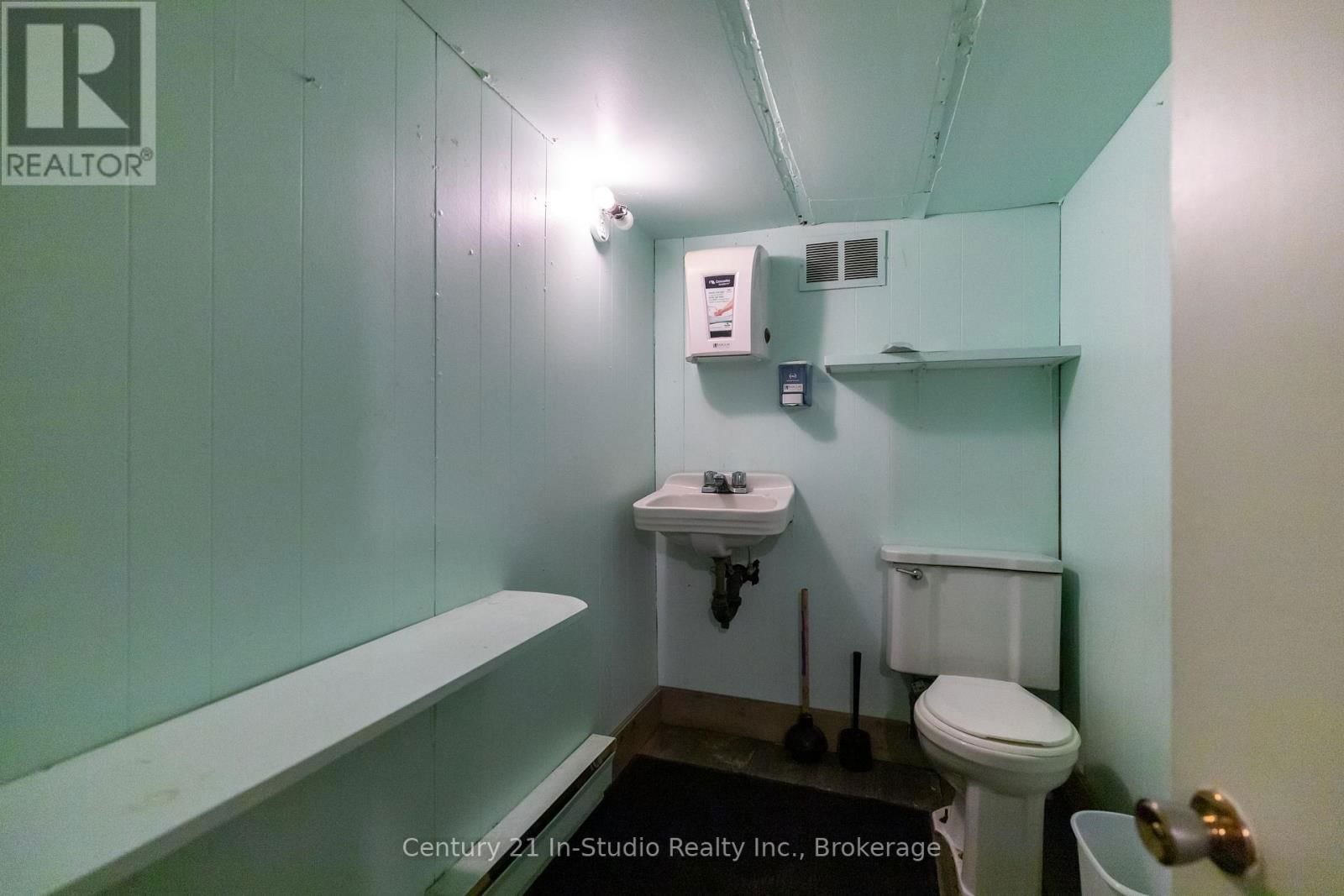 158 9TH STREET EAST Image 8