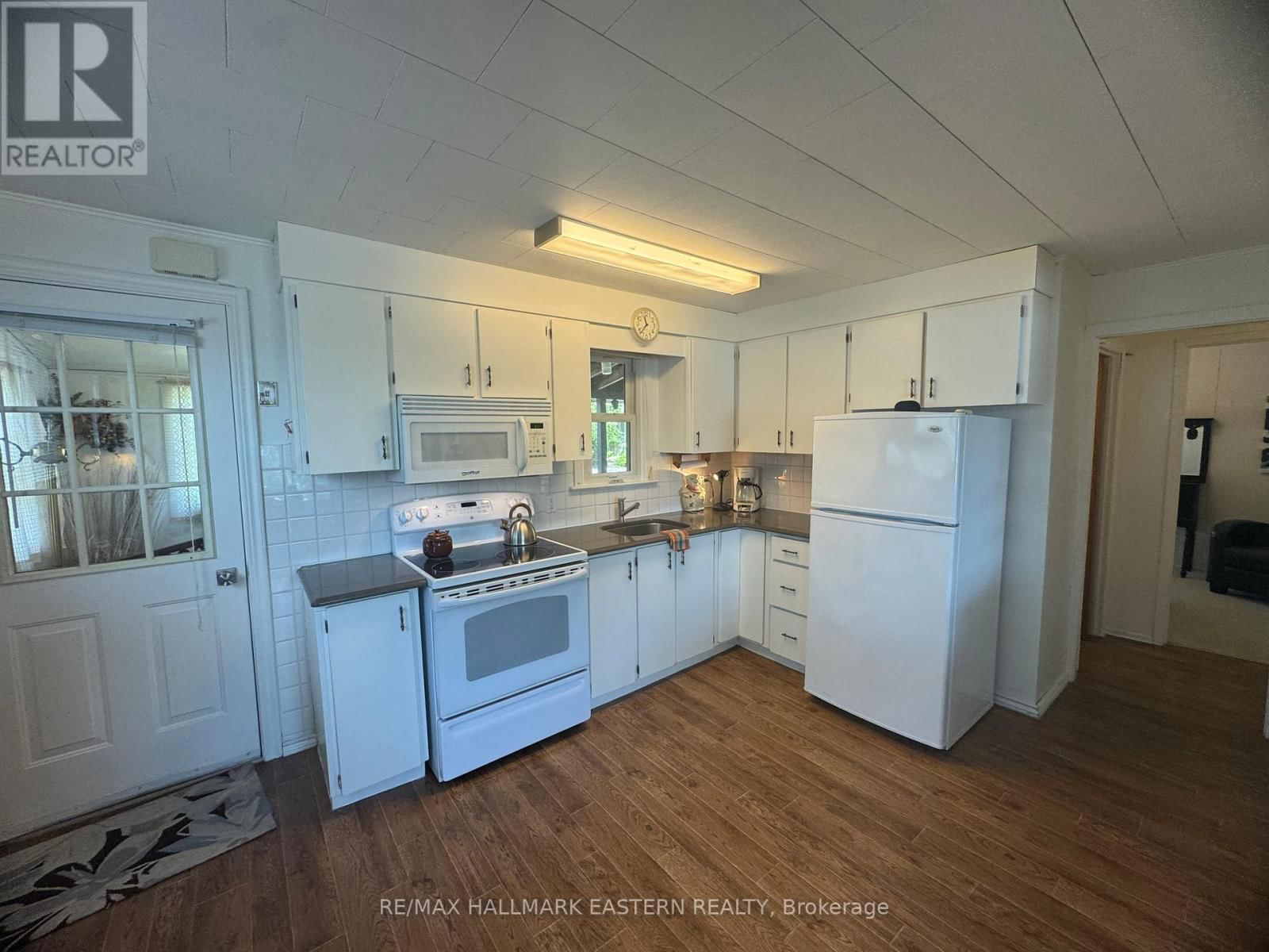 63 EDGEWATER BOULEVARD Image 12