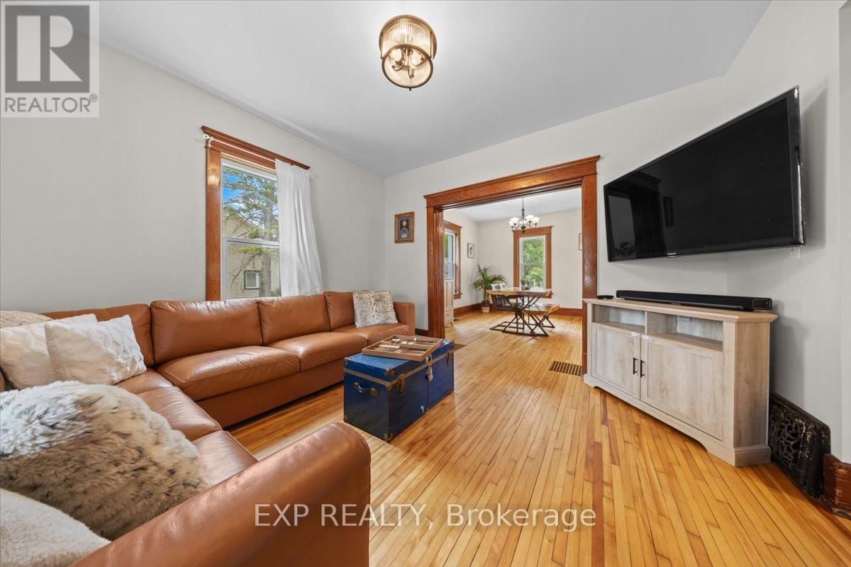 485 VICTORIA STREET Image 14