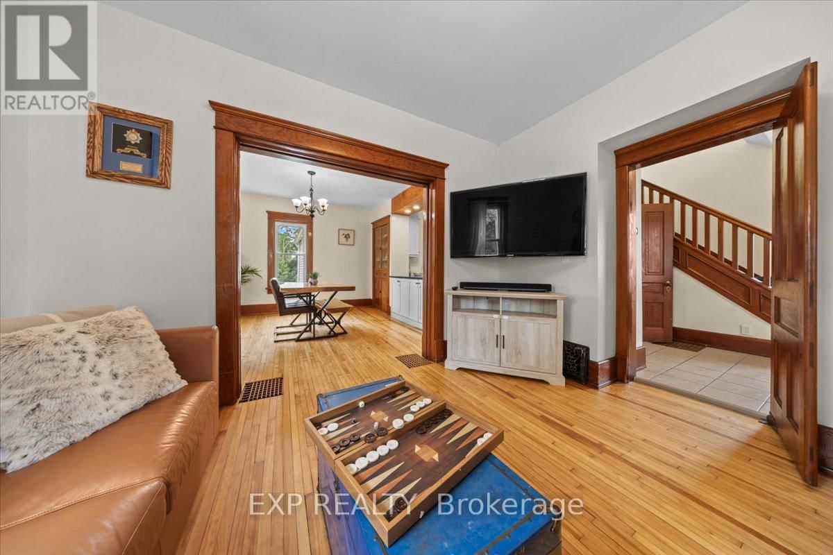 485 VICTORIA STREET Image 15
