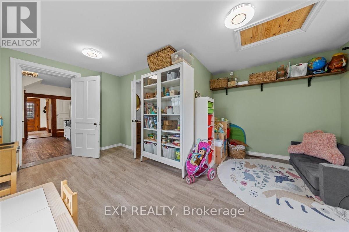 485 VICTORIA STREET Image 19