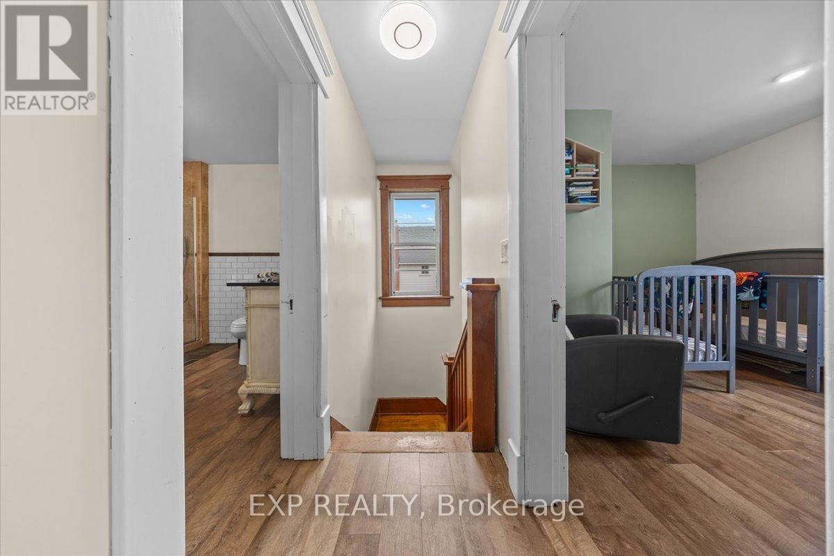 485 VICTORIA STREET Image 21