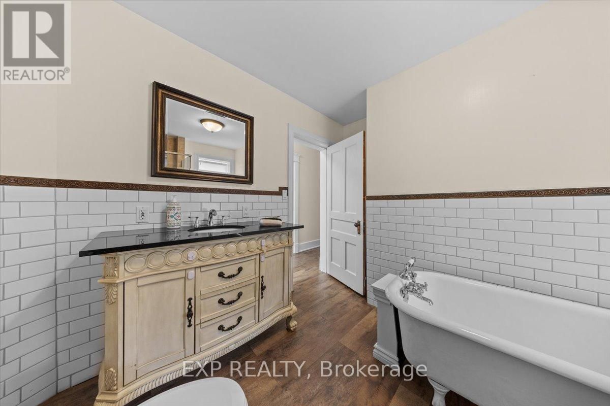 485 VICTORIA STREET Image 25