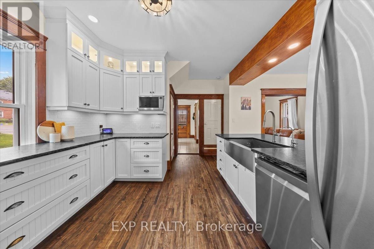 485 VICTORIA STREET Image 8
