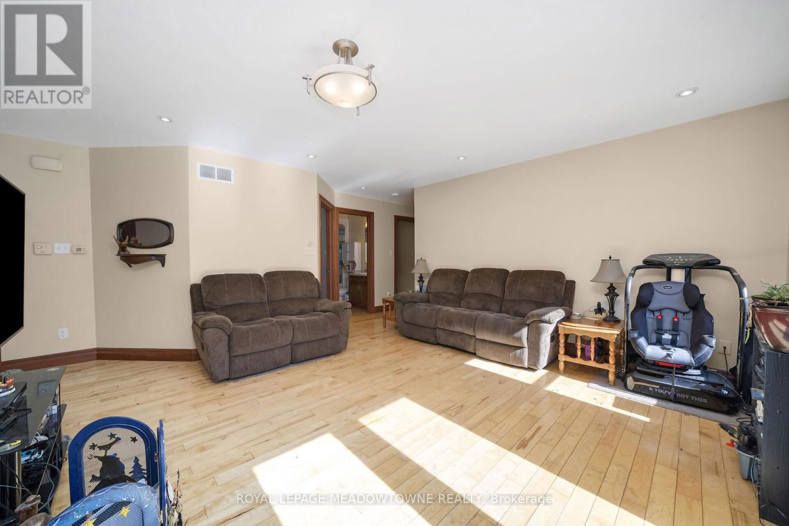 9341 SIDEROAD 9 Image 10
