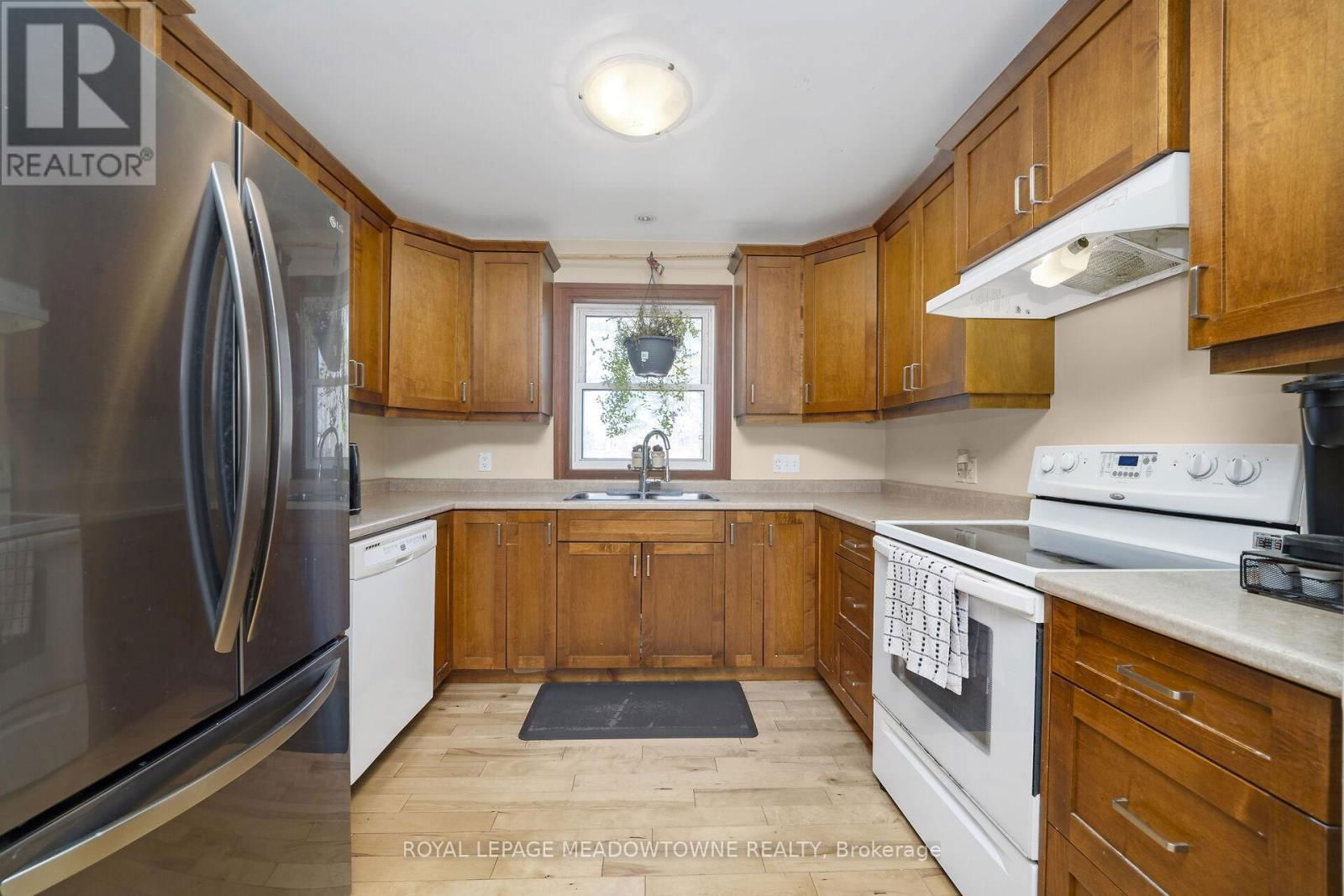 9341 SIDEROAD 9 Image 13