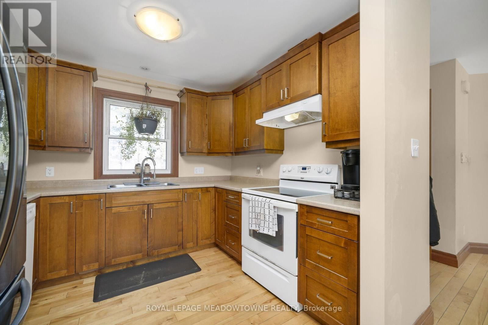 9341 SIDEROAD 9 Image 15