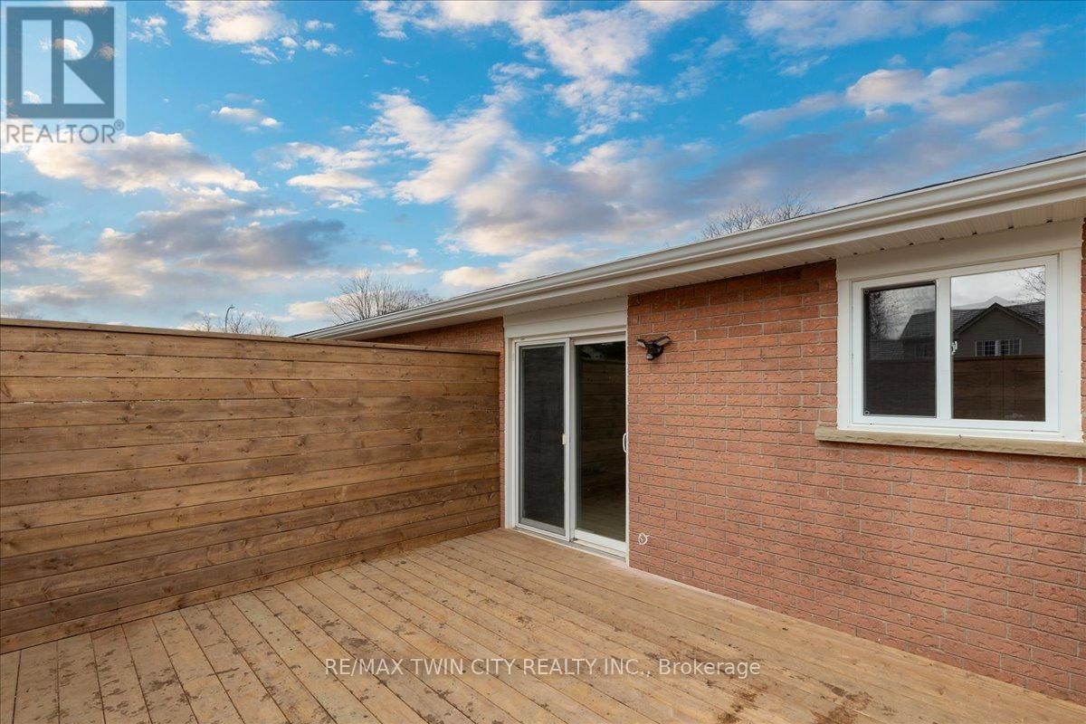 2 PIPERS GREEN COURT Image 11