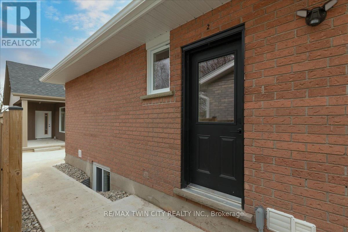2 PIPERS GREEN COURT Image 13