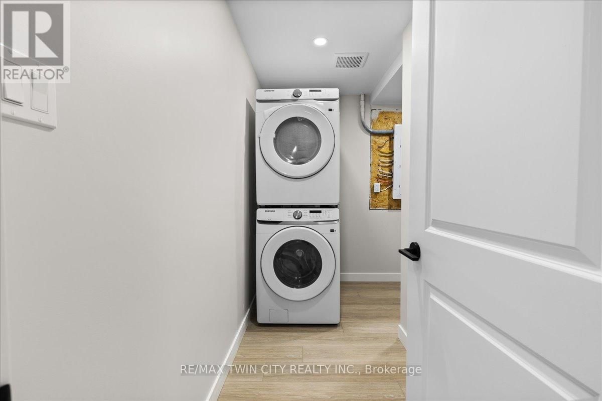 2 PIPERS GREEN COURT Image 17